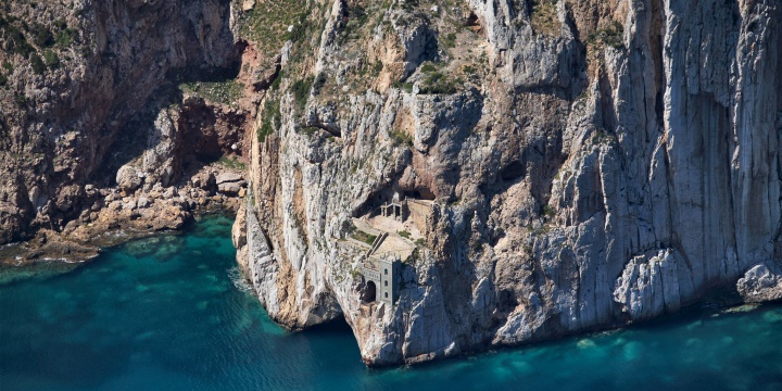 Ingrandisci la foto: Punto di ristoro mobile a Porto Flavia: pubblicato l'avviso Punto di ristoro mobile a Porto Flavia: pubblicato l'avviso