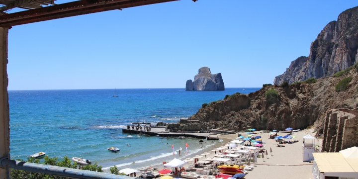 Ingrandisci la foto: Masua tra le spiagge più belle d’Italia per Skyscanner Masua tra le spiagge più belle d’Italia per Skyscanner