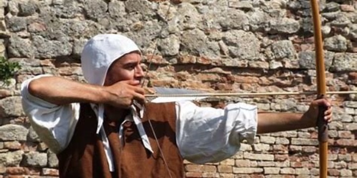 Ingrandisci la foto: VII° Torneo regionale d'arco storico Città di Iglesias VII° Torneo regionale d'arco storico Città di Iglesias