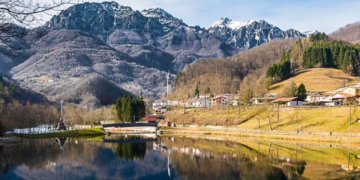 Ingrandisci la foto: Via libera del Consiglio Comunale al patto di amicizia con il Comune di Posina Via libera del Consiglio Comunale al patto di amicizia con il Comune di Posina