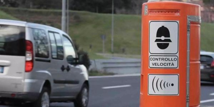 Ingrandisci la foto: Posizionamento postazione controllo elettronico della velocità Posizionamento postazione controllo elettronico della velocità