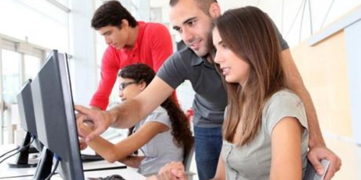 Ingrandisci la foto: Riapre al pubblico il “Centro Informagiovani – Eurodesk” Riapre al pubblico il “Centro Informagiovani – Eurodesk”