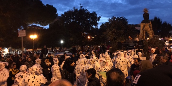 Ingrandisci la foto: Carnevale 2018: aperte le iscrizioni per la sfilata del 10 febbraio Carnevale 2018: aperte le iscrizioni per la sfilata del 10 febbraio