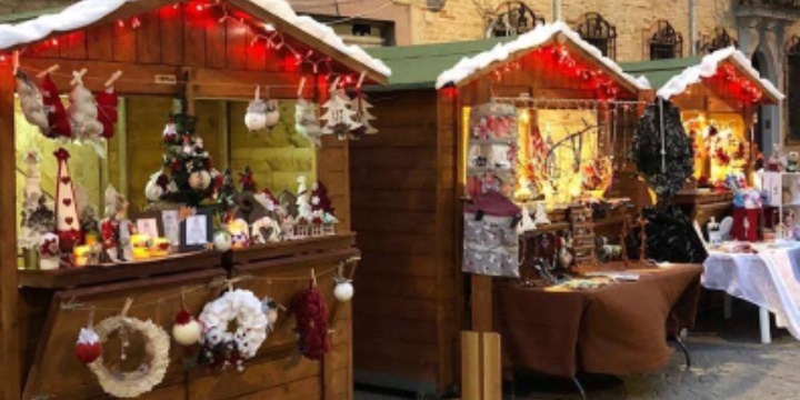 Ingrandisci la foto: Manifestazione d'interesse per l'assegnazione delle casette per il "Mercatino di Natale" dal 07/12/21 al 06/01/22 Manifestazione d'interesse per l'assegnazione delle casette per il "Mercatino di Natale" dal 07/12/21 al 06/01/22