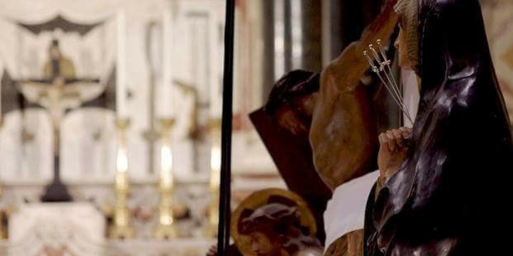 Ingrandisci la foto: Martedì Santo: Processione dei Misteri Martedì Santo: Processione dei Misteri