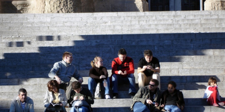 Ingrandisci la foto: Aperto il centro giovani con accesso libero dei ragazzi dai 13 ai 20 anni. Aperto il centro giovani con accesso libero dei ragazzi dai 13 ai 20 anni.