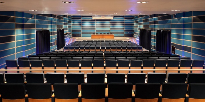 Ingrandisci la foto: Centro Culturale - Sala conferenze Centro Culturale - Sala conferenze